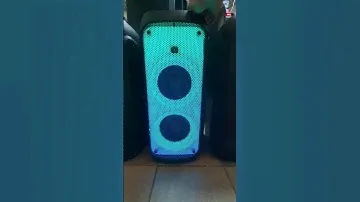 Колонка с радиомикрофоном на аккумуляторе 1800W PMPO