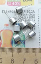 Электретный микрофон, микрофонный капсюль 6 х 5, 6 мм диаметром.